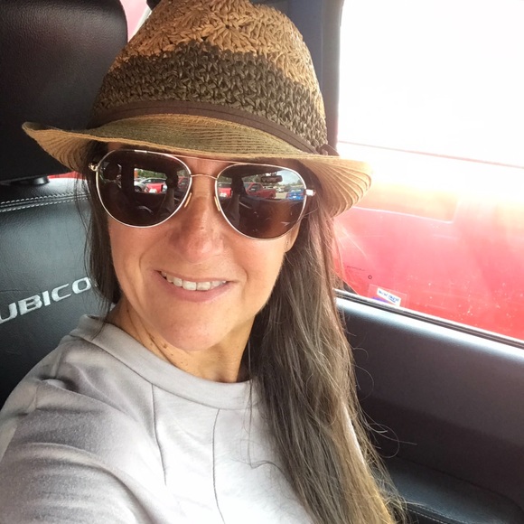 STARKKISS here… like this listing to be notified when I go live 🖤⭐️🖤 - Picture 10 of 15